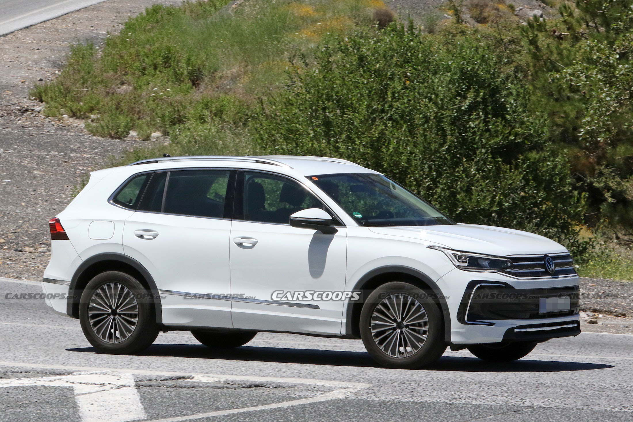 VW Tiguan PHEV scoop 00014