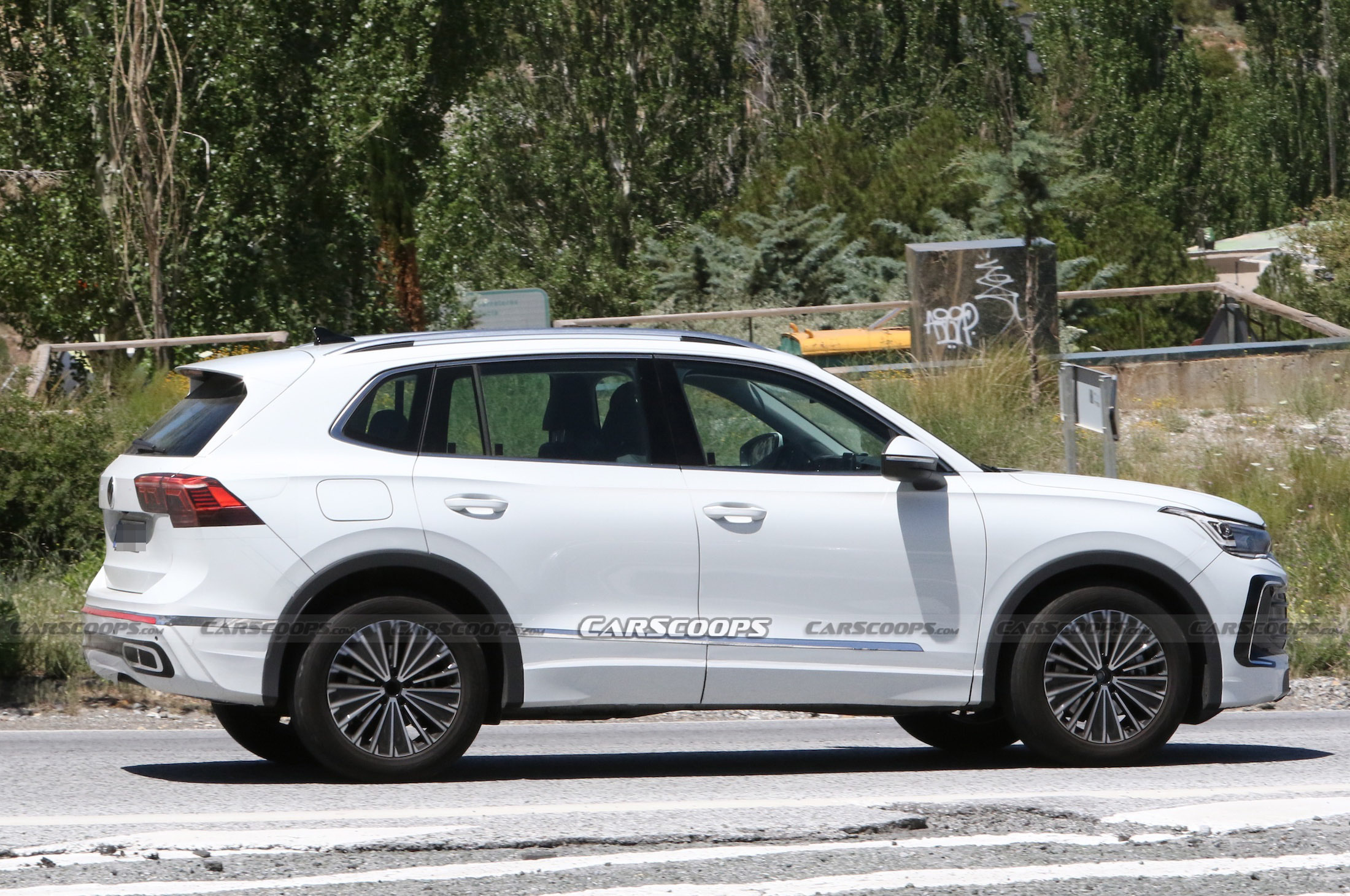 VW Tiguan PHEV scoop 00017