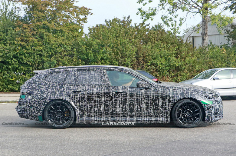 2025-BMW-M5-Touring-728-10