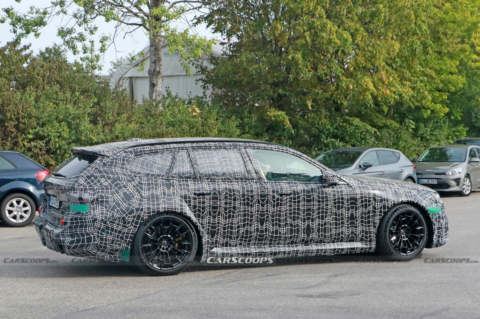 2025-BMW-M5-Touring-728-11