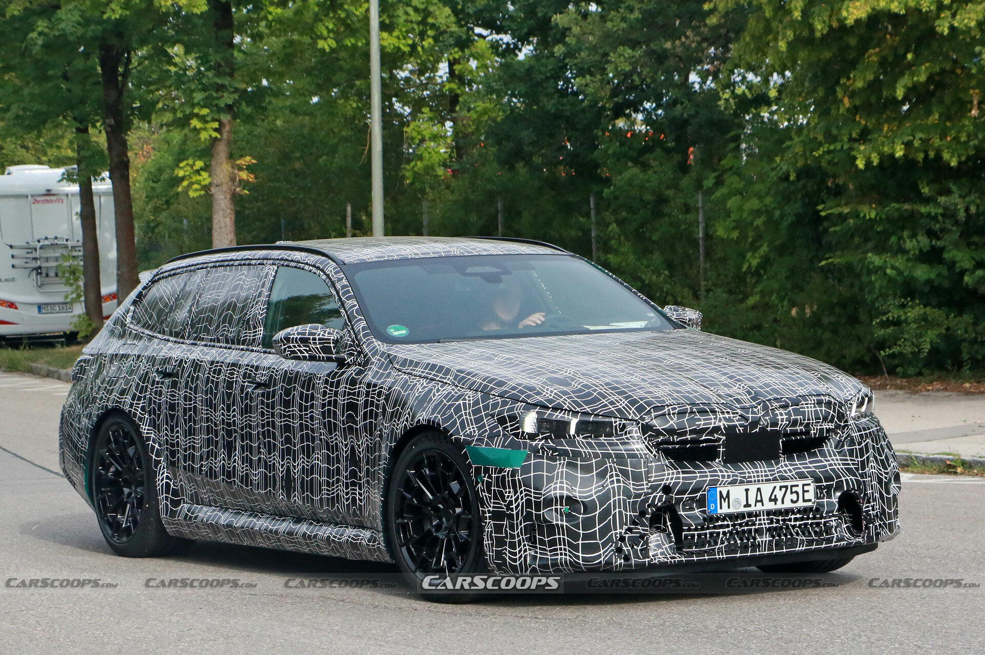 2025-BMW-M5-Touring-728-5