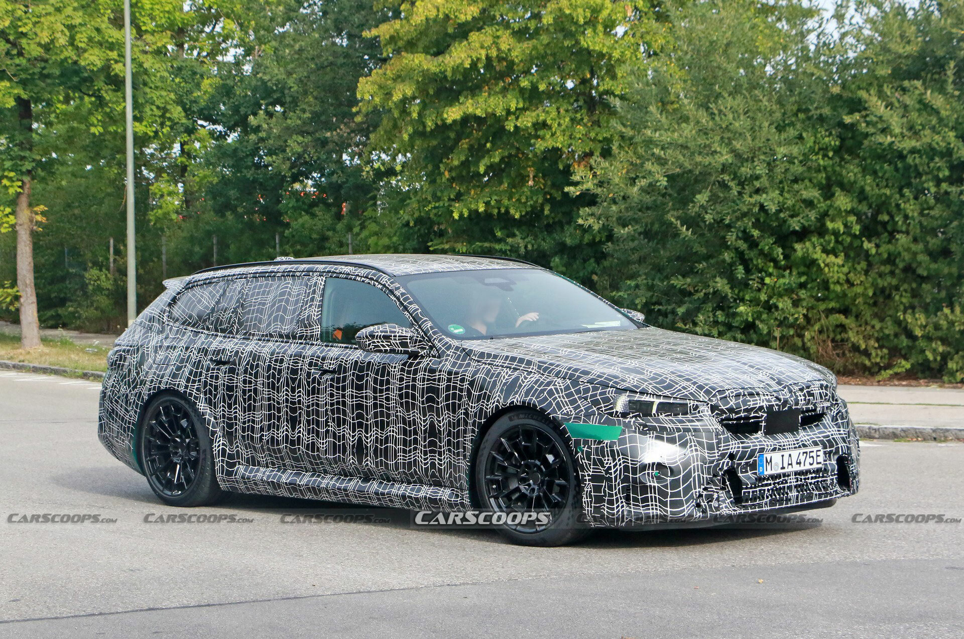 2025-BMW-M5-Touring-728-6