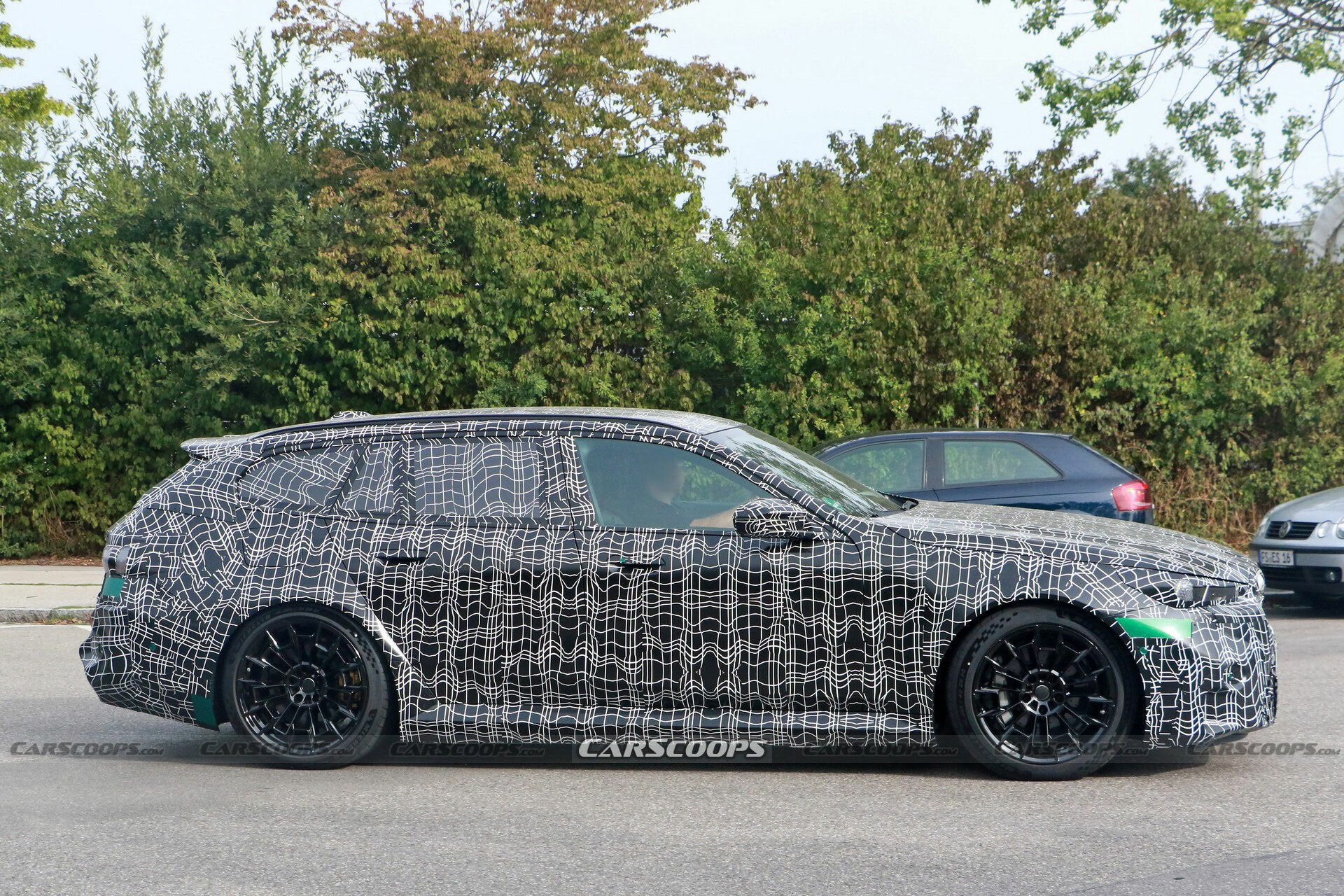 2025-BMW-M5-Touring-728-9