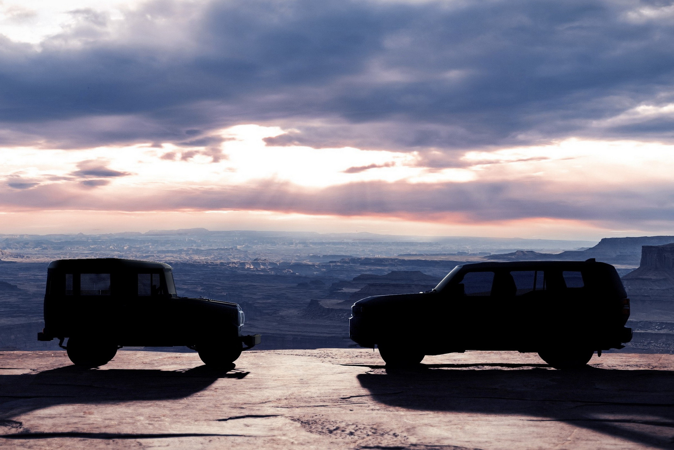 Toyota Land Cruiser Teaser (1)