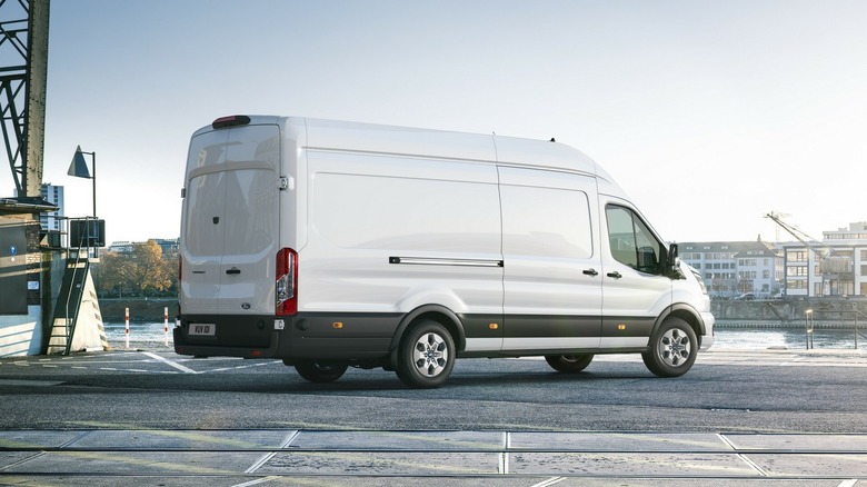 2024 FORD TRANSIT 718 3