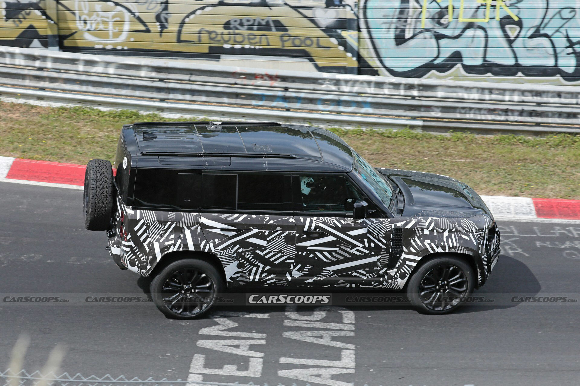 2024 Land Rover Defender SVX CarScoops 720 4