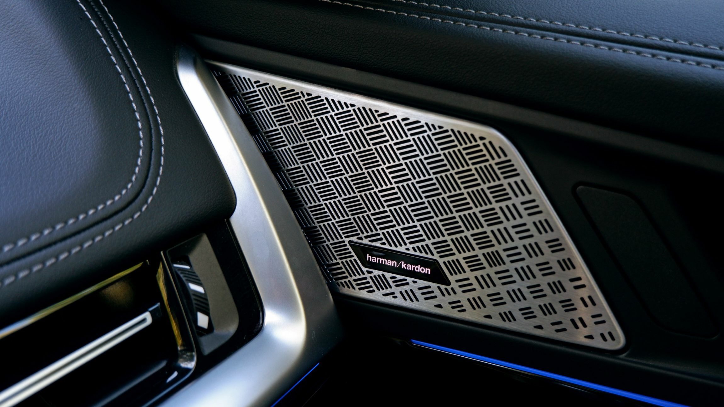 BMW X1 sDrive18i - Interior (16)