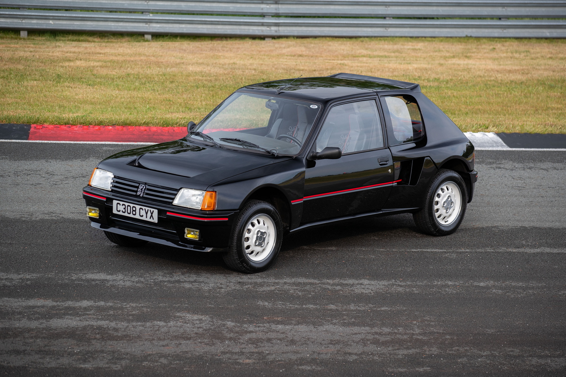 1985-Peugeot-205-Turbo-161376754_