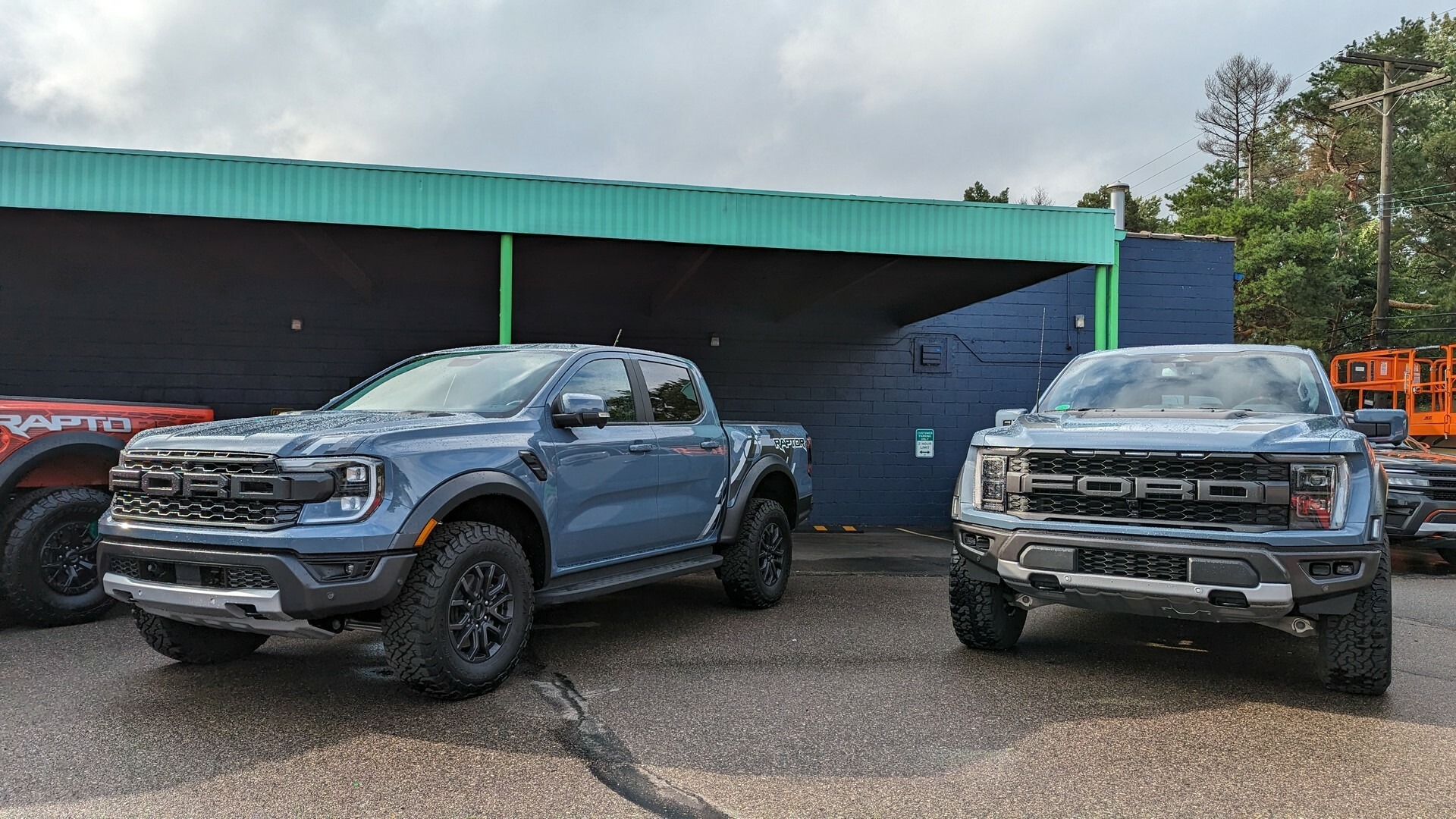 2024 Ford Ranger Raptor vs F-150 Raptor MG CarScoops 2