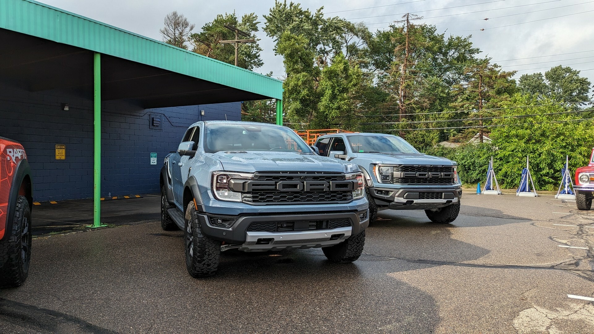 2024 Ford Ranger Raptor vs F-150 Raptor MG CarScoops 3