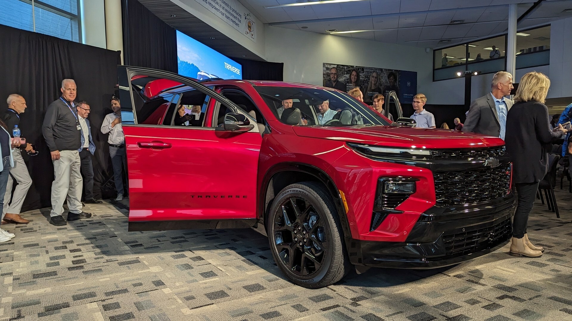 2024 Chevrolet Traverse MG CarScoops 104