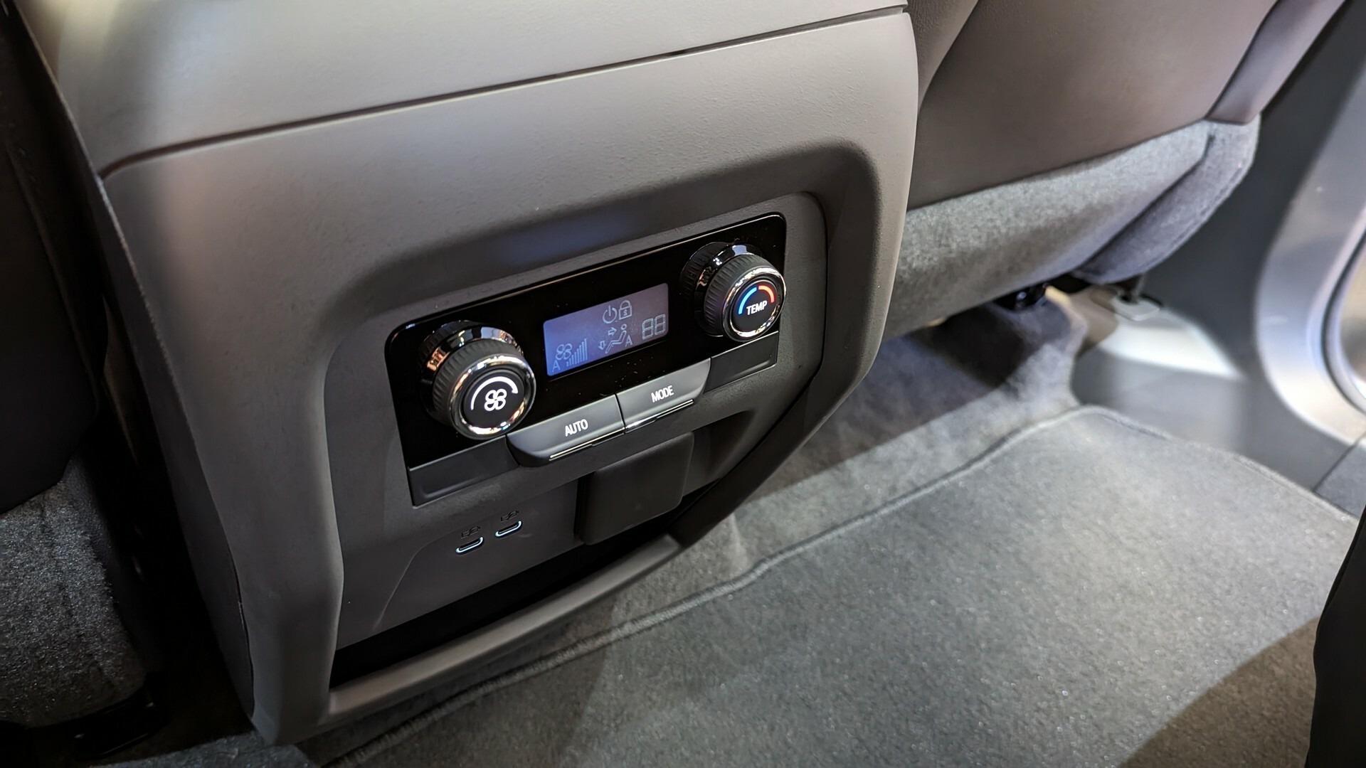 2024 Chevrolet Traverse MG CarScoops 210