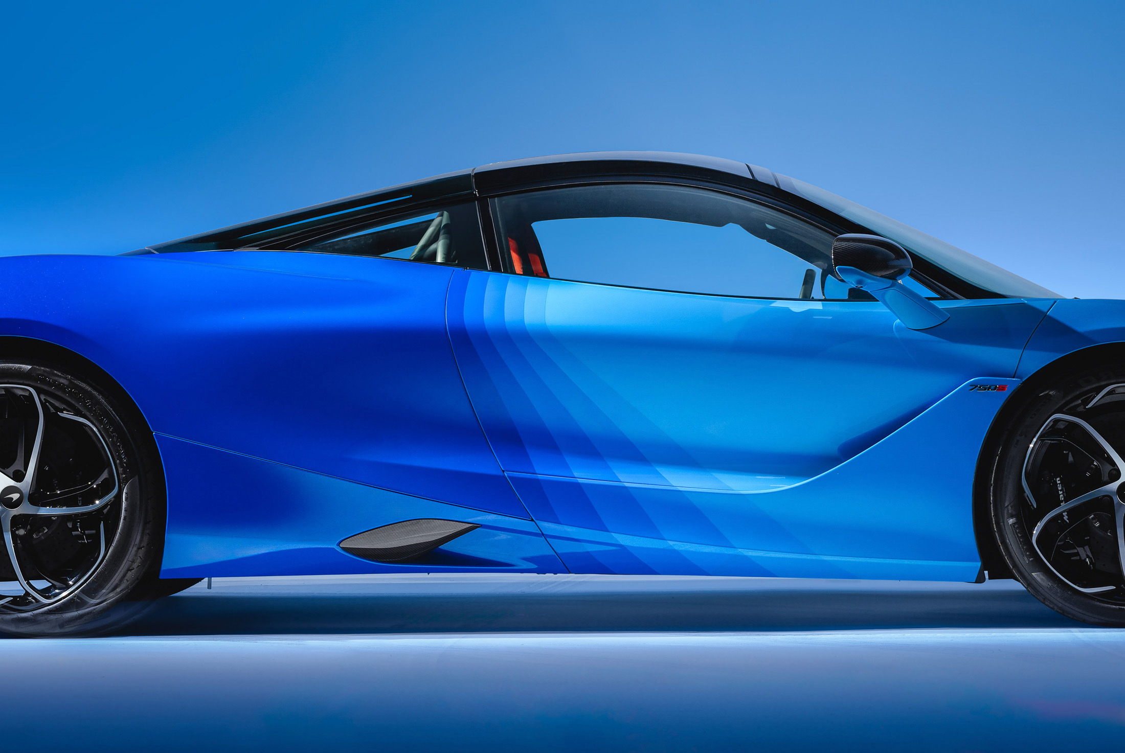 McLaren MSO 750S spectrum paint 00003