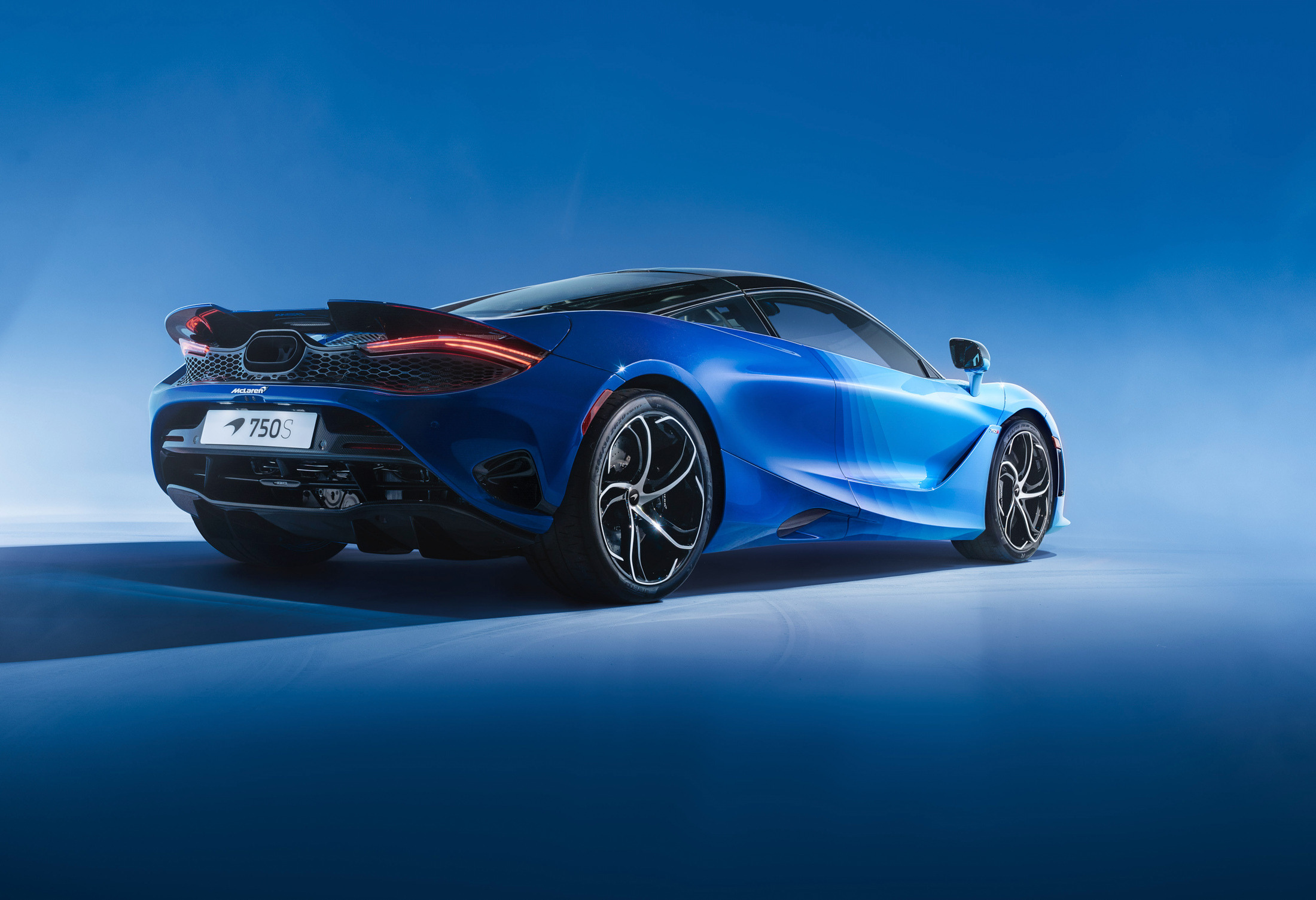 McLaren MSO 750S spectrum paint 00004