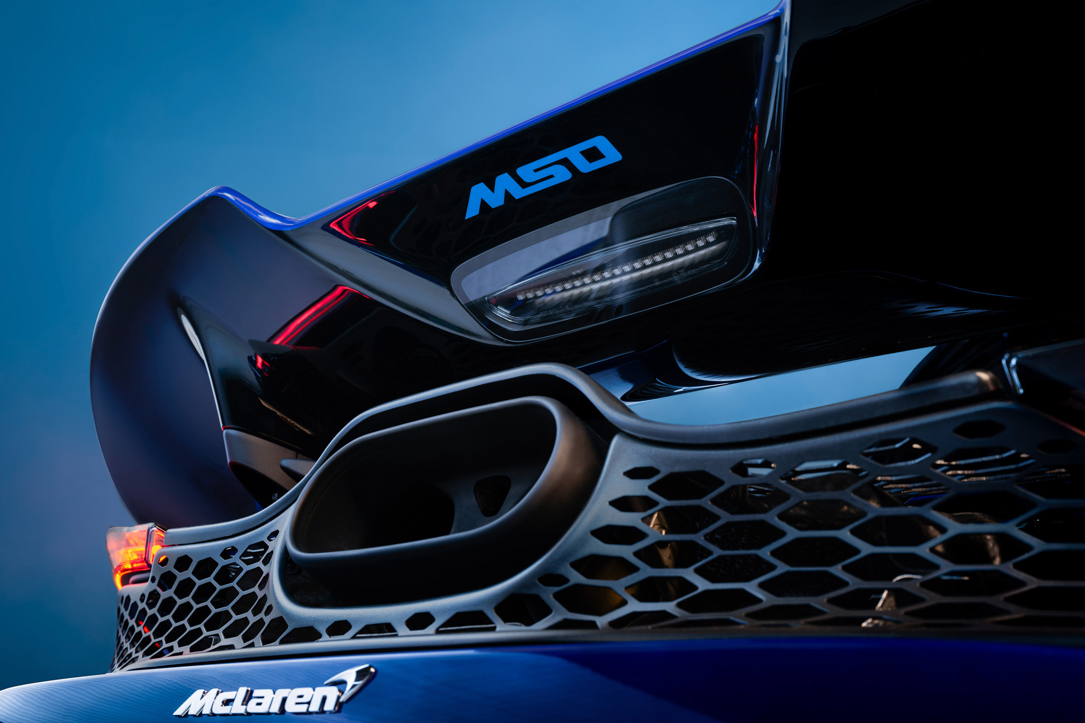 McLaren MSO 750S spectrum paint 00009