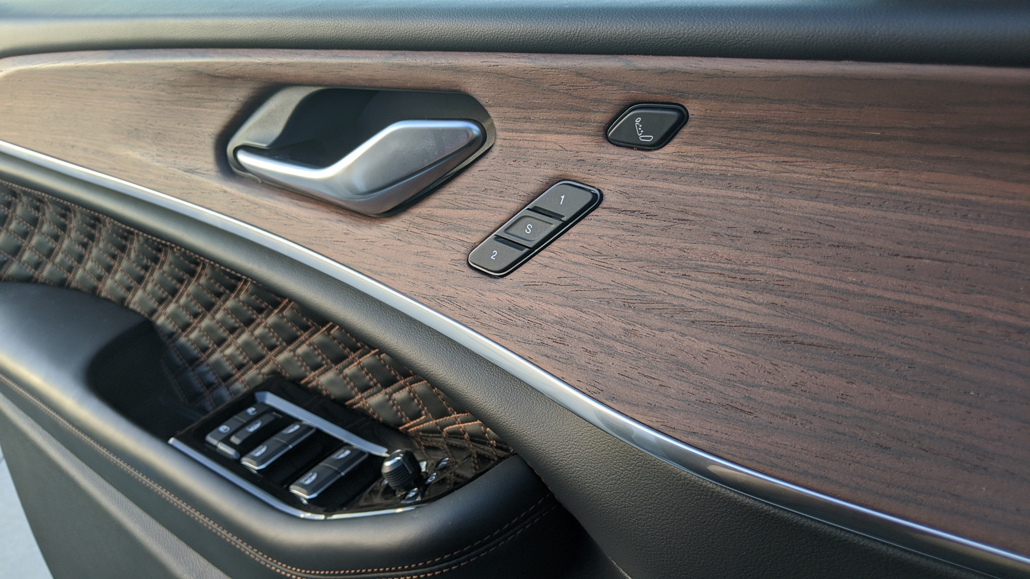 2023 Jeep Grand Cherokee L Stephen Rivers for Carscoops 25