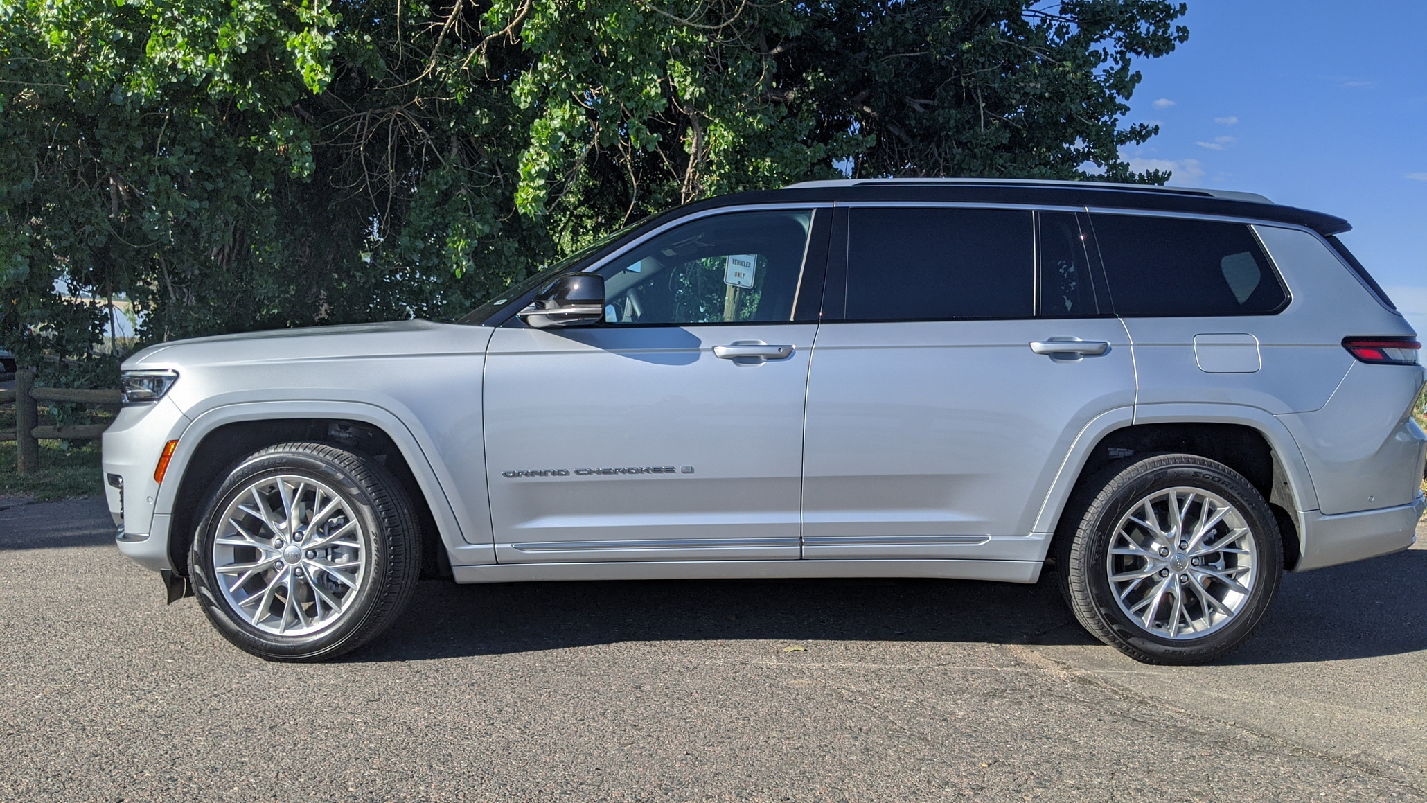 2023 Jeep Grand Cherokee L Stephen Rivers for Carscoops 3