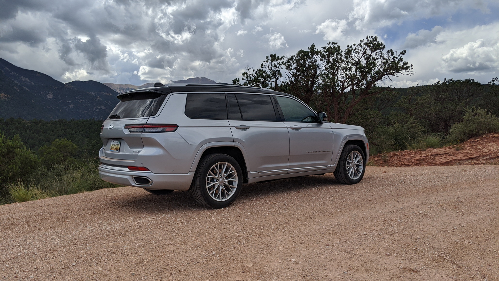 2023 Jeep Grand Cherokee L Stephen Rivers for Carscoops 52