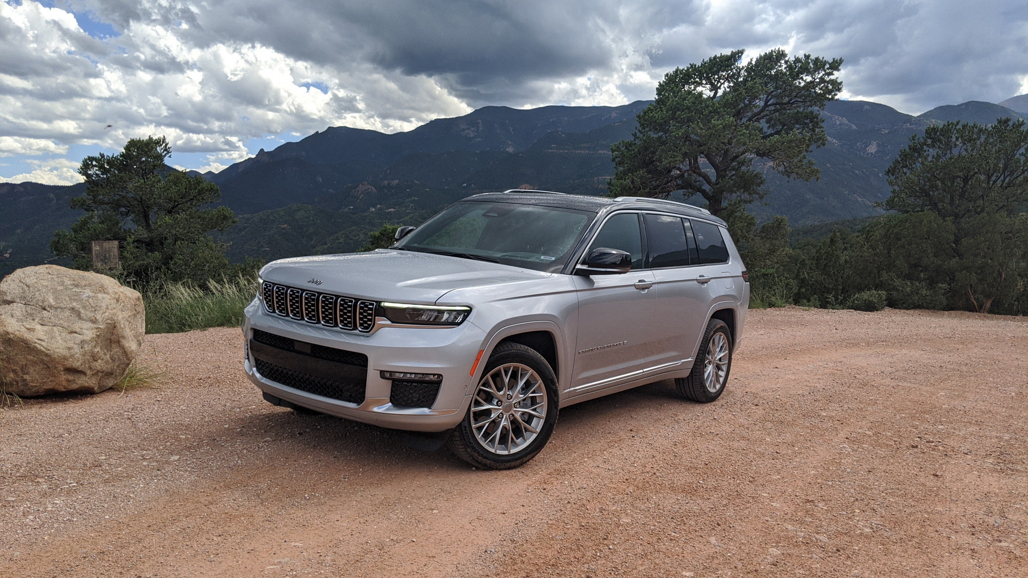 2023 Jeep Grand Cherokee L Stephen Rivers for Carscoops 56