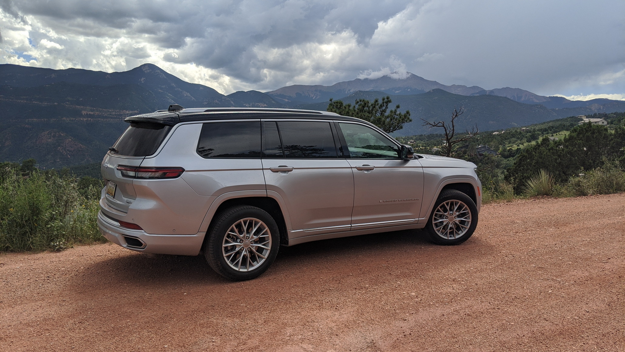 2023 Jeep Grand Cherokee L Stephen Rivers for Carscoops 60