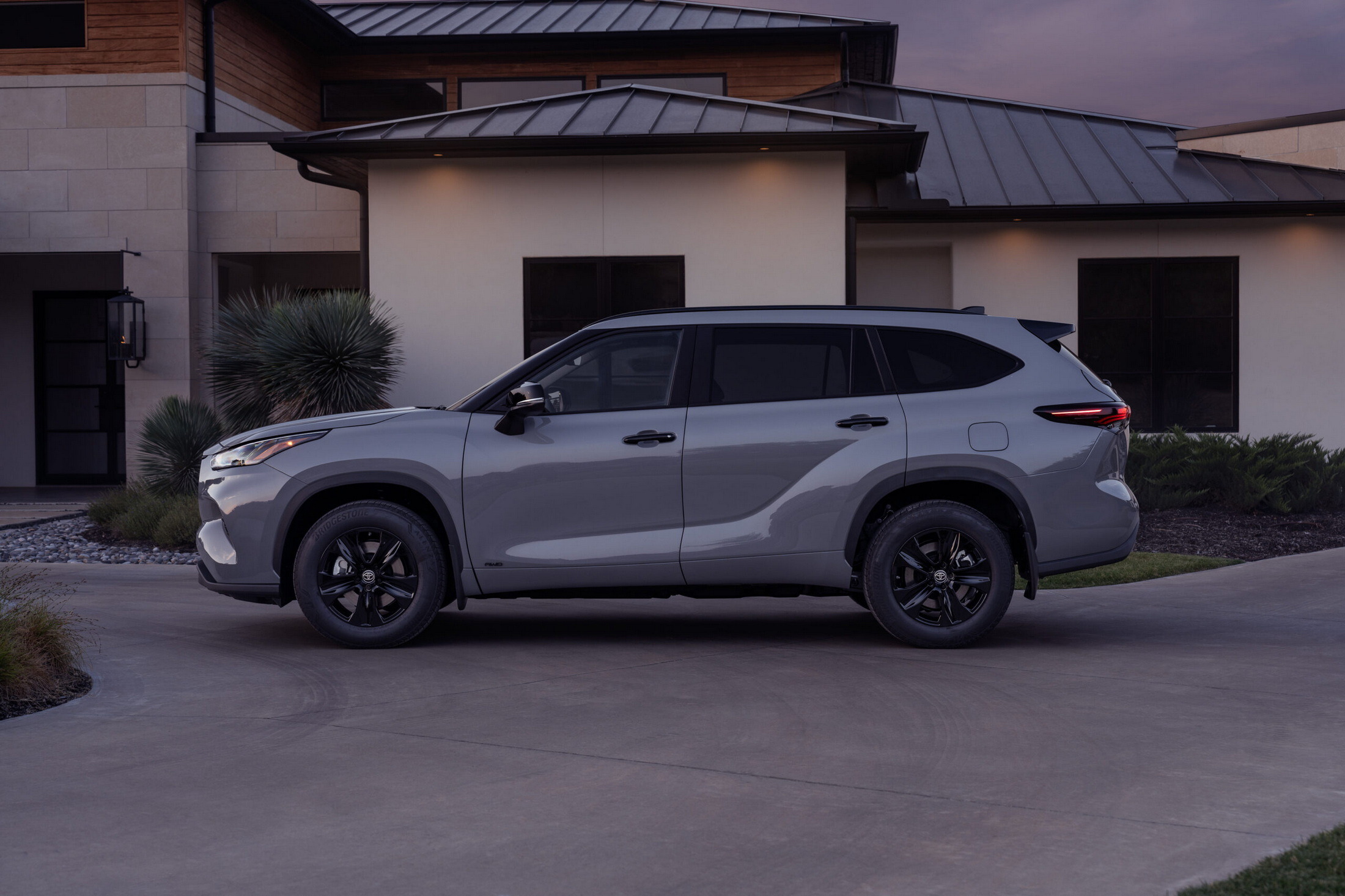 2024 Toyota Highlander Nightshade 2
