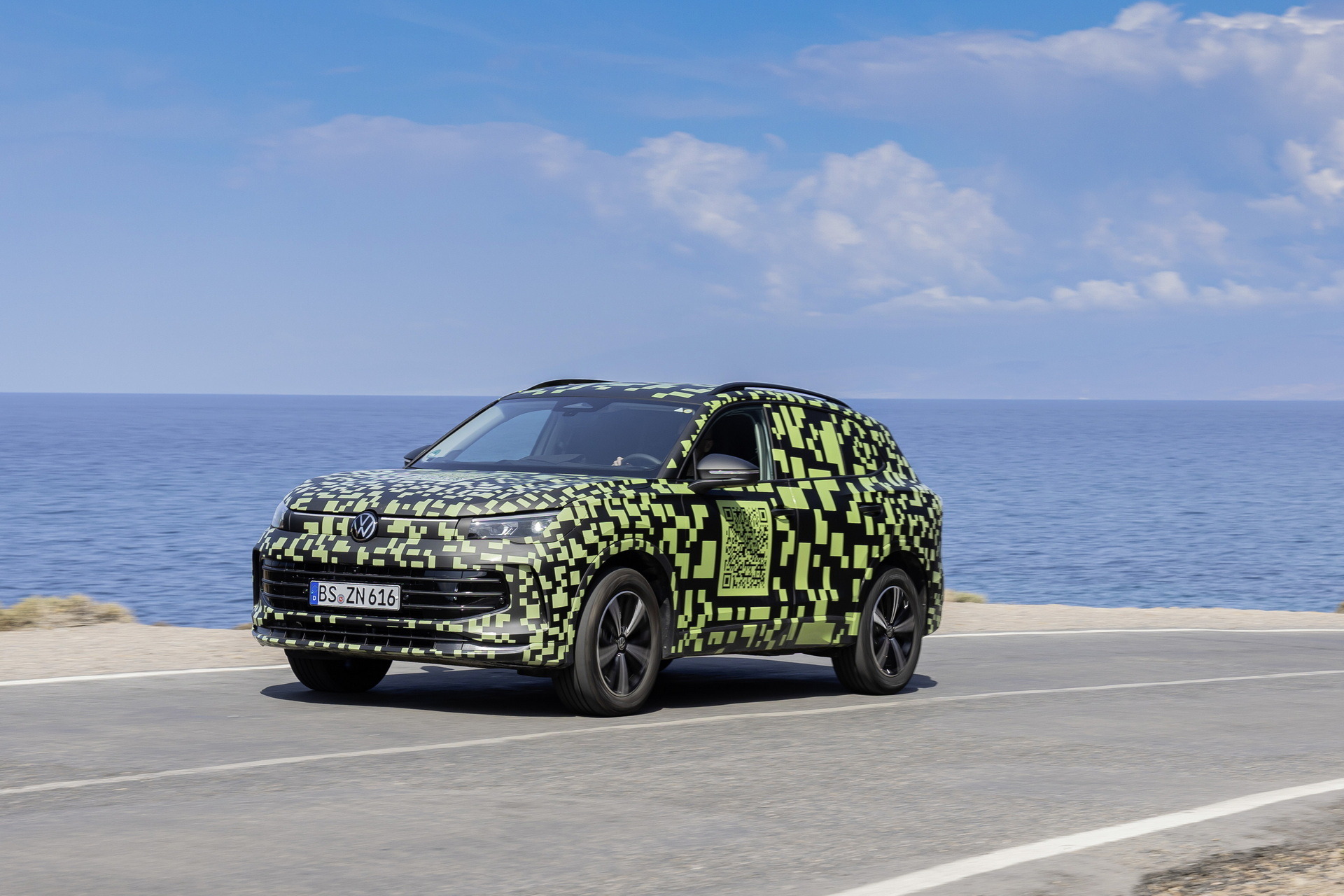 VW Tiguan Official Teaser (11)