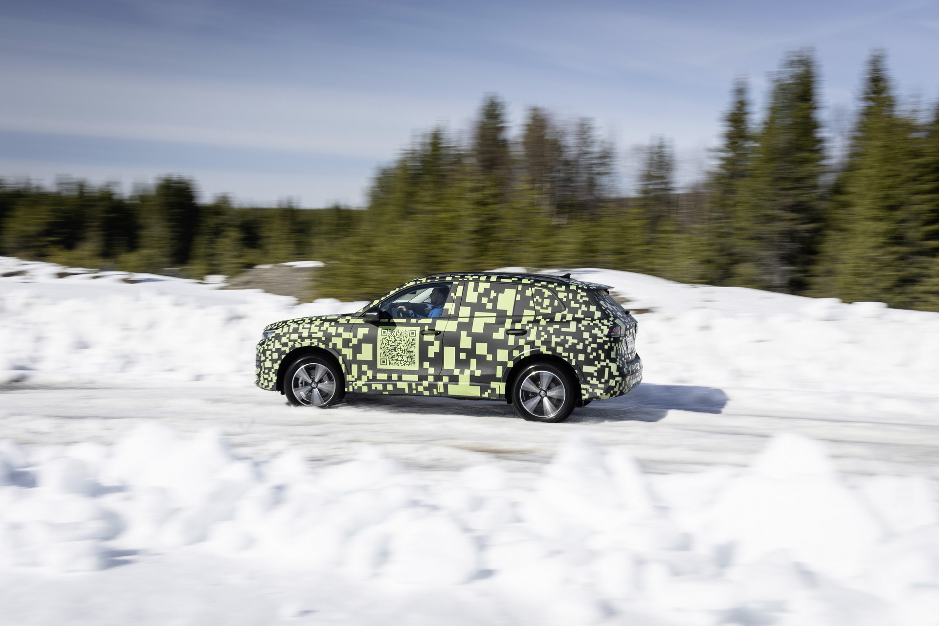VW Tiguan Official Teaser (3)