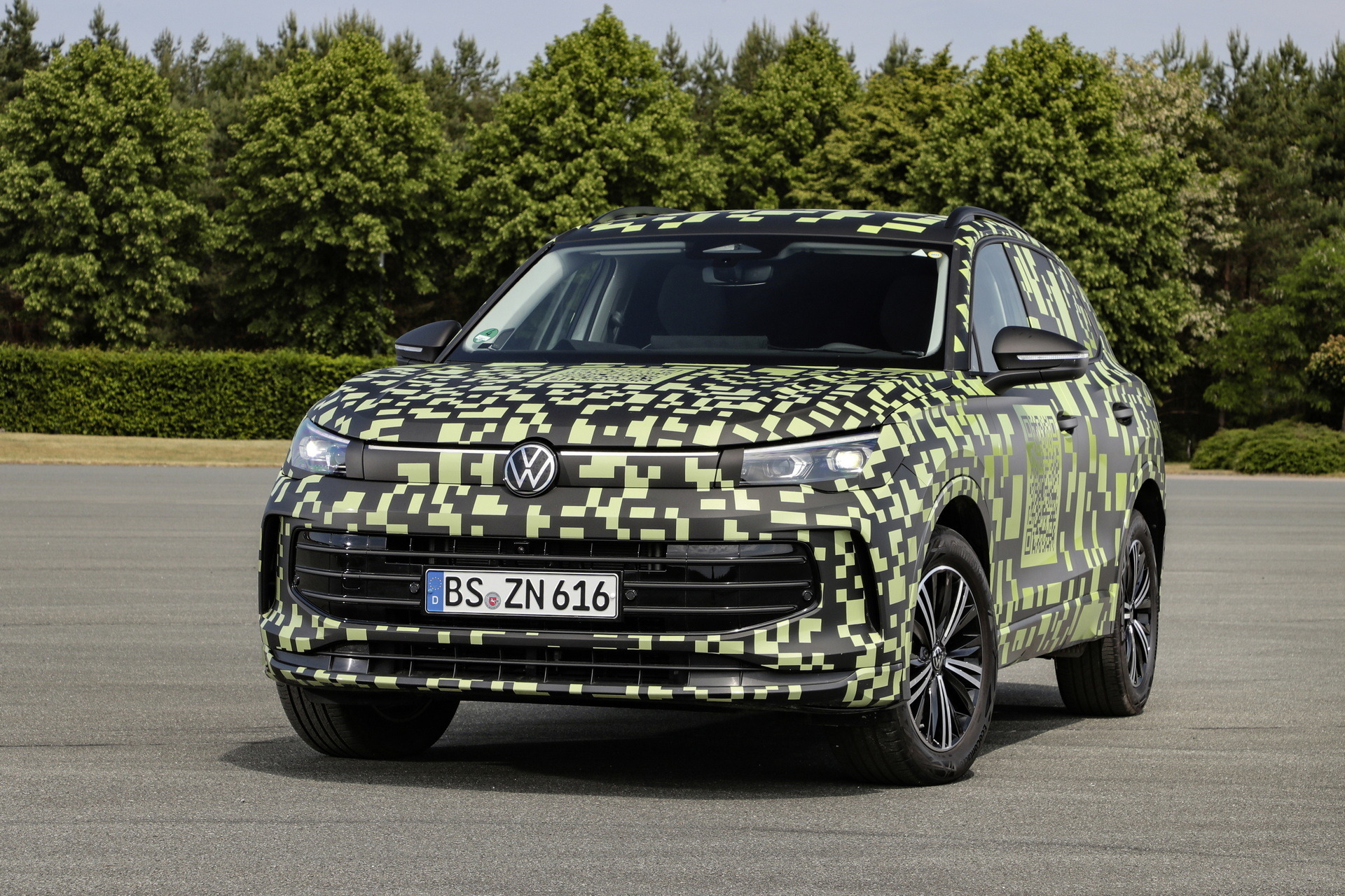 VW Tiguan Official Teaser (47)