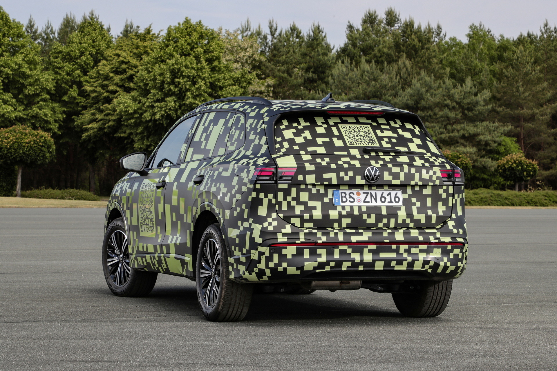 VW Tiguan Official Teaser (48)