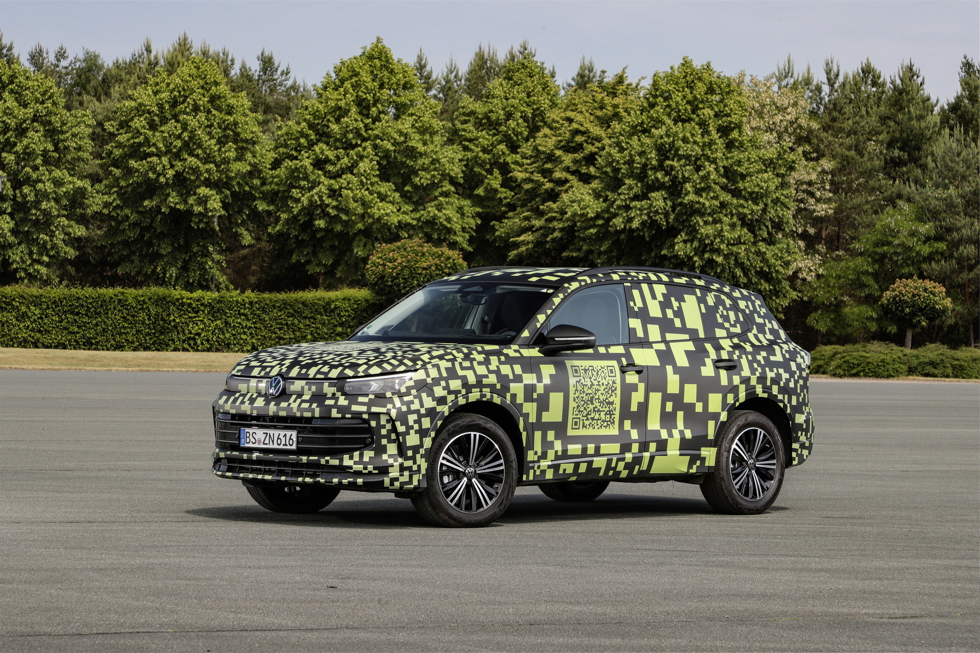 VW Tiguan Official Teaser (49)