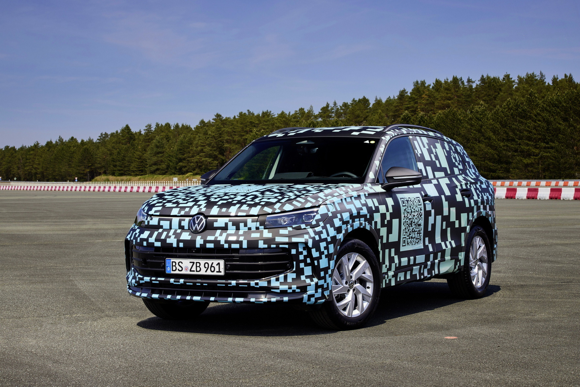 VW Tiguan Official Teaser (52)
