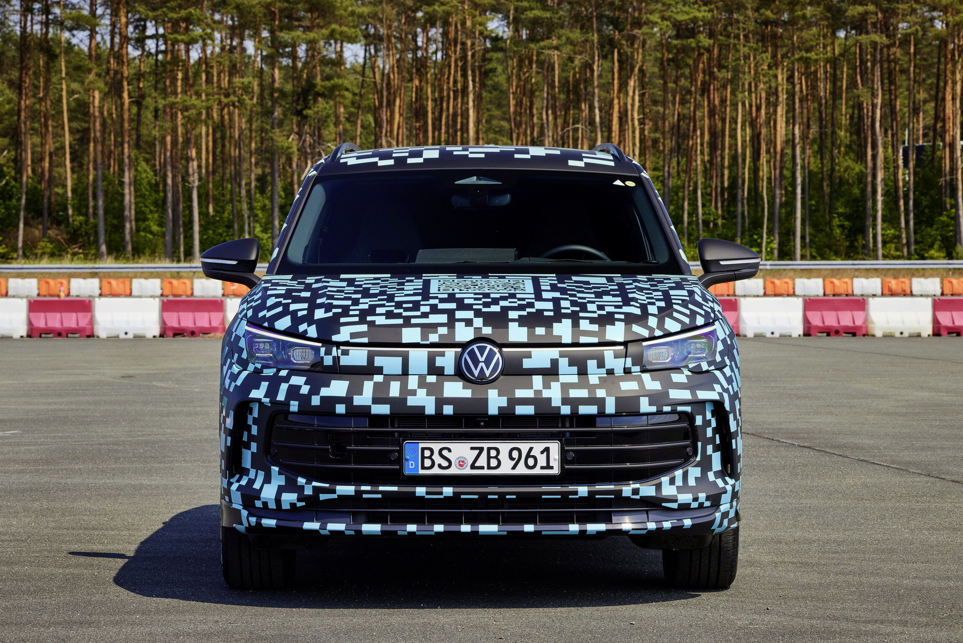 VW Tiguan Official Teaser (55)
