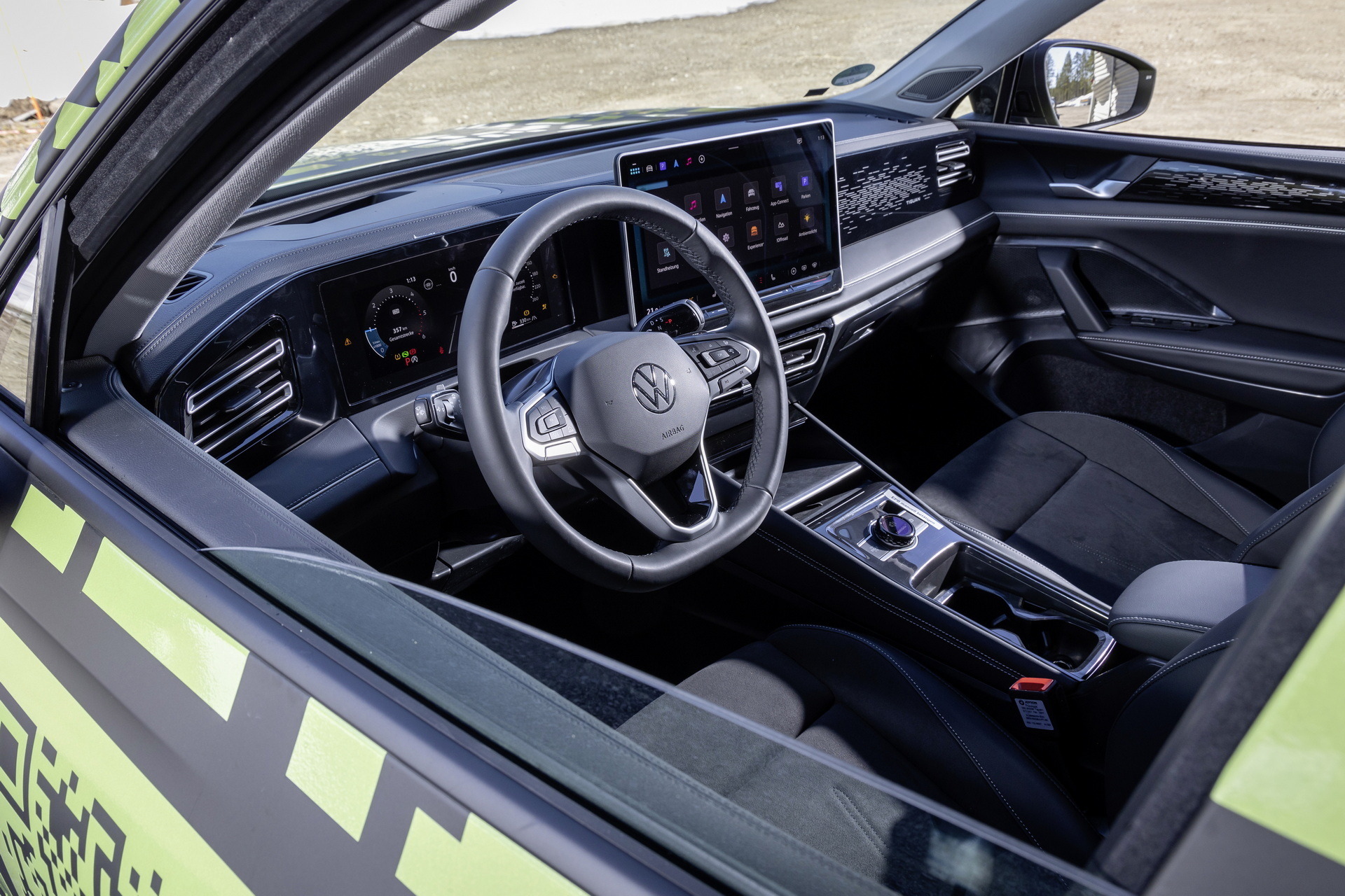 VW Tiguan Official Teaser (9)