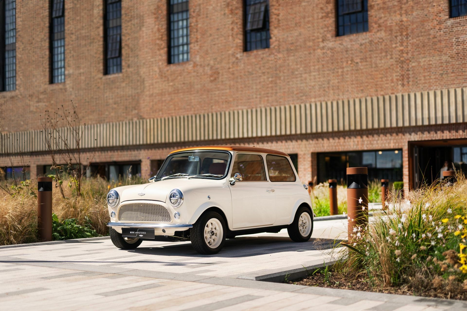 David Brown Automotive Mini eMastered - 17