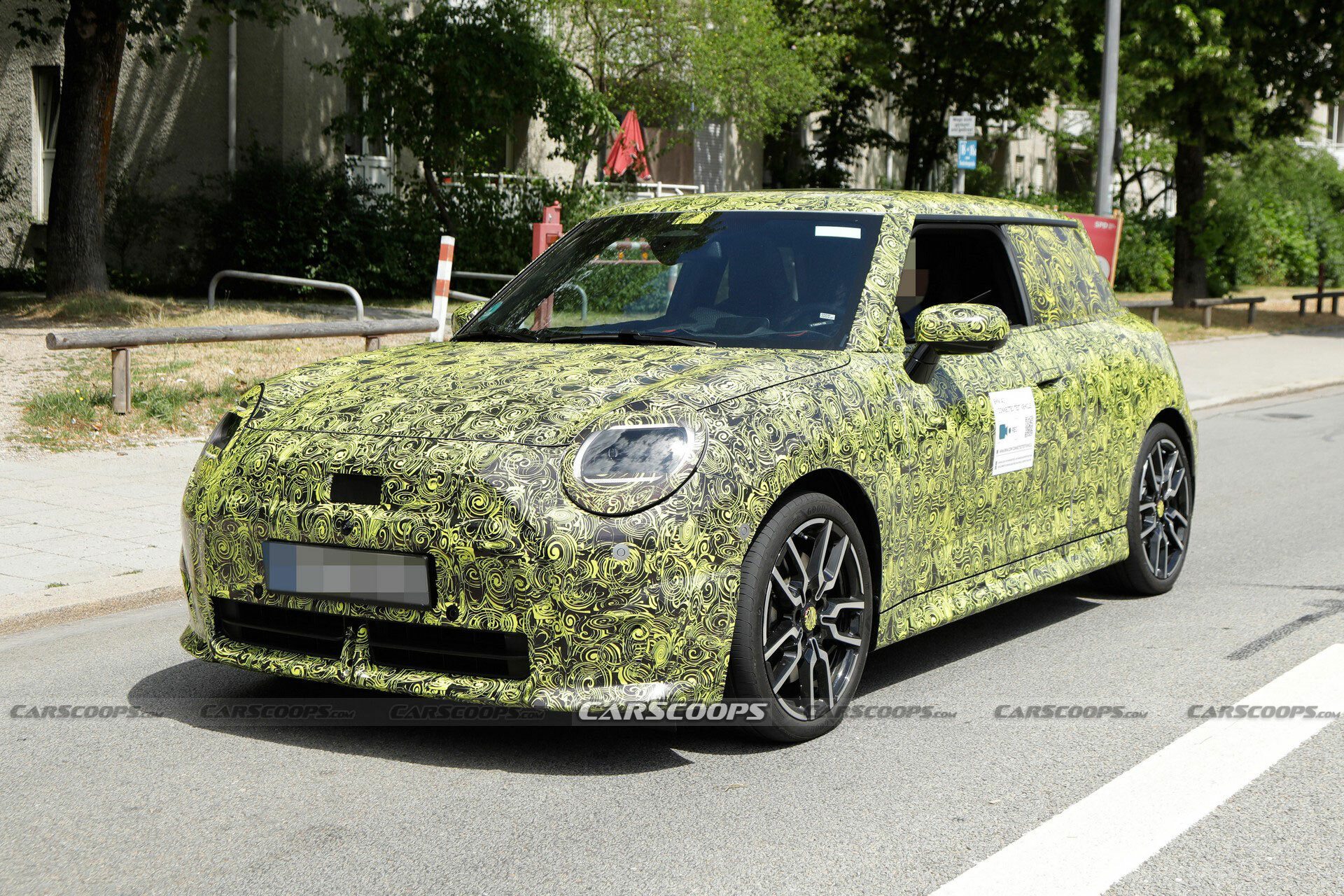 2025-MINI-Cooper-EV-JCW-3