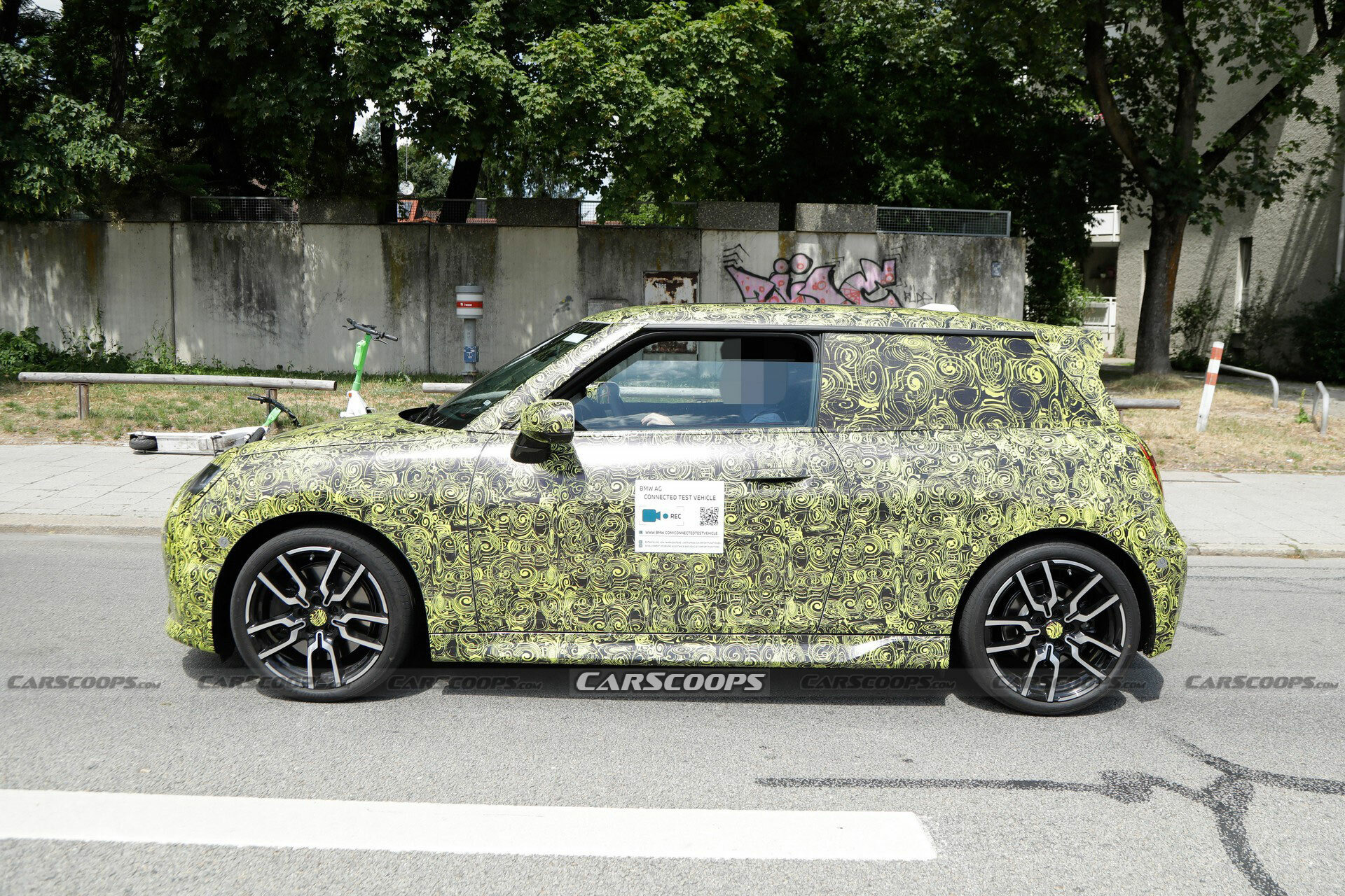 2025-MINI-Cooper-EV-JCW-5