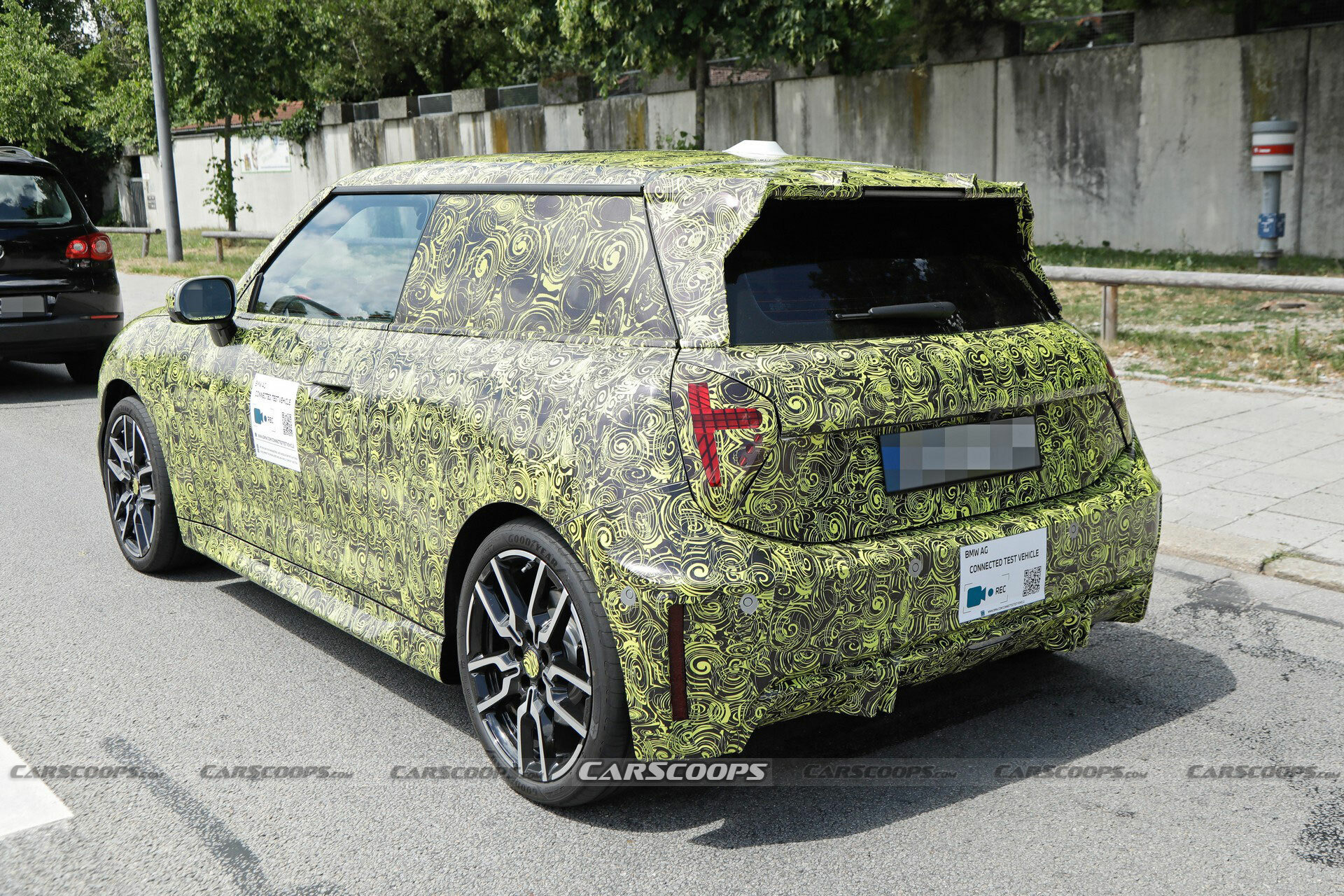 2025-MINI-Cooper-EV-JCW-8