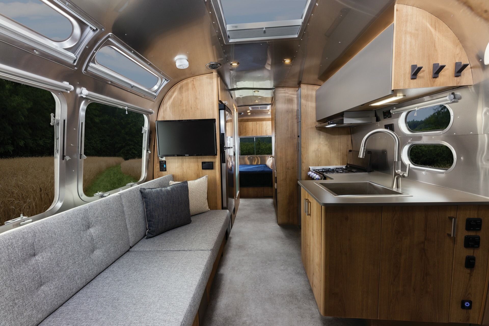 2024 Airstream Trade Wind 909 17