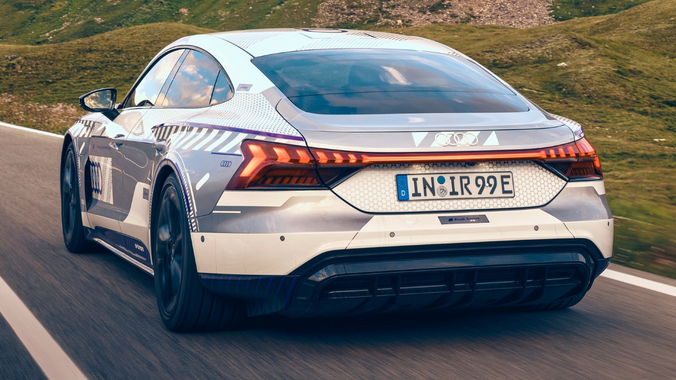 Audi RS e-tron GT Ice Race Edition (5)s