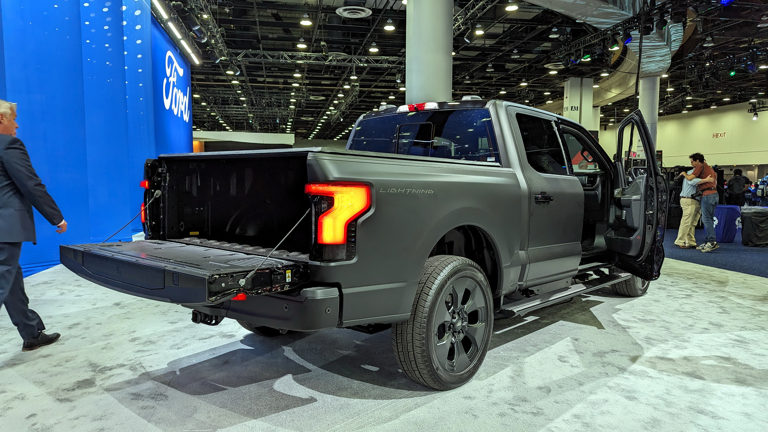 2024 Ford F-150 Lightning Dark 10