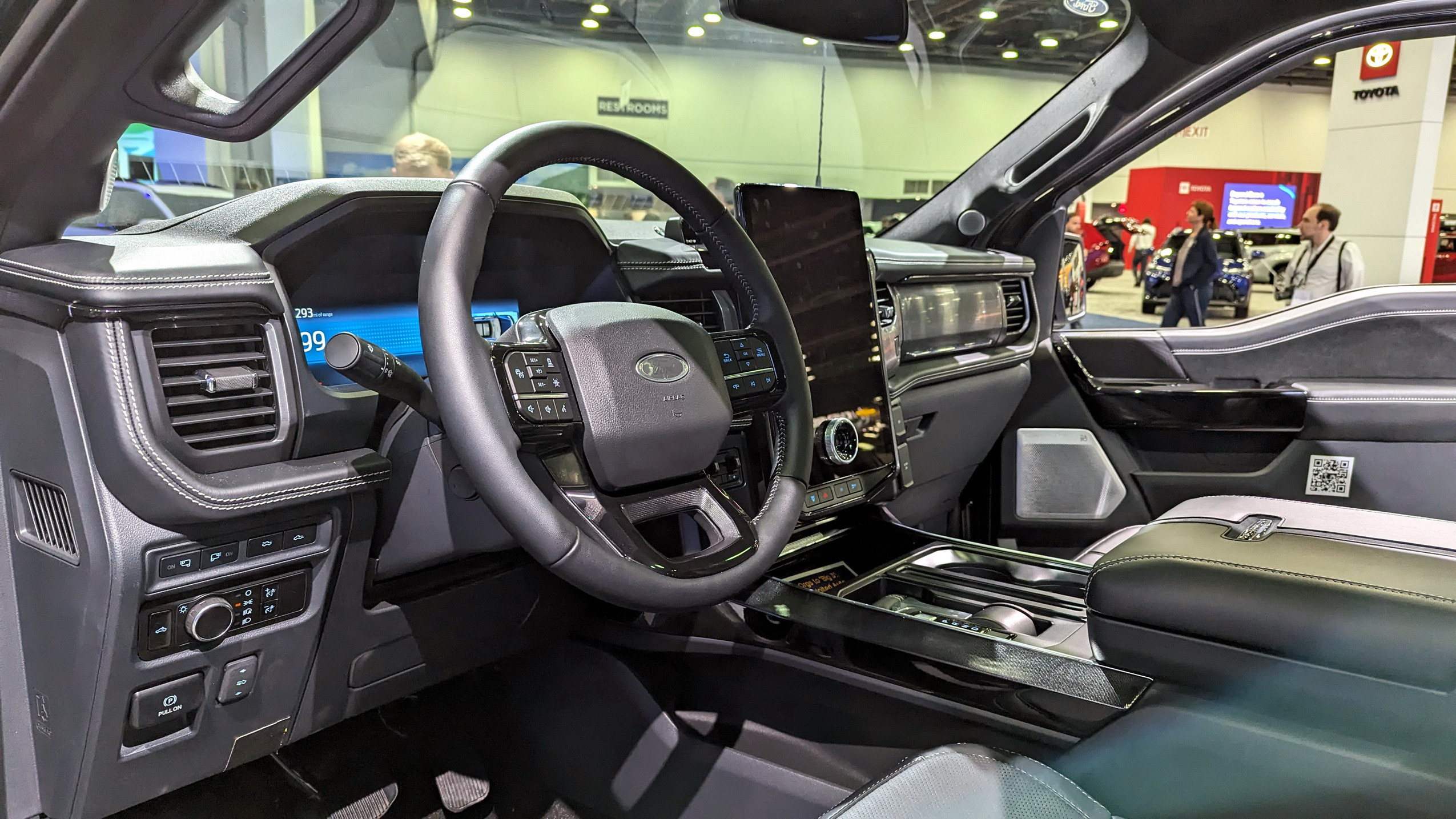 2024 Ford F-150 Lightning Dark 4