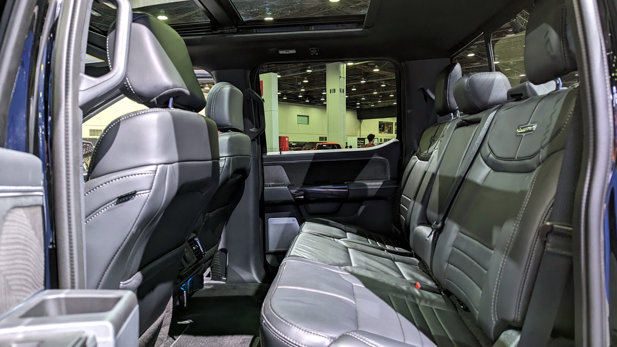 2024 Ford F-150 Lightning Dark 5