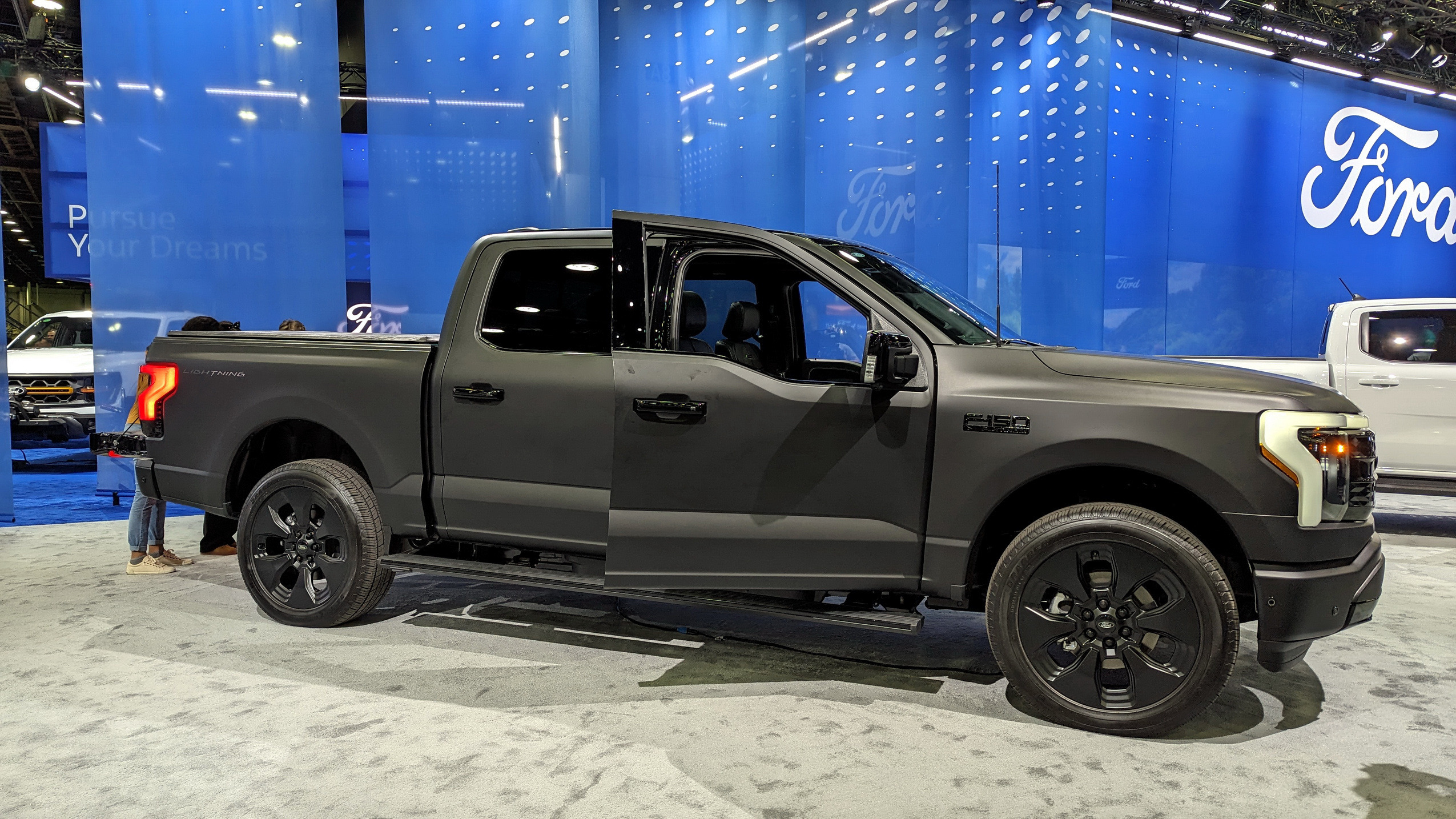 2024 Ford F-150 Lightning Dark 7