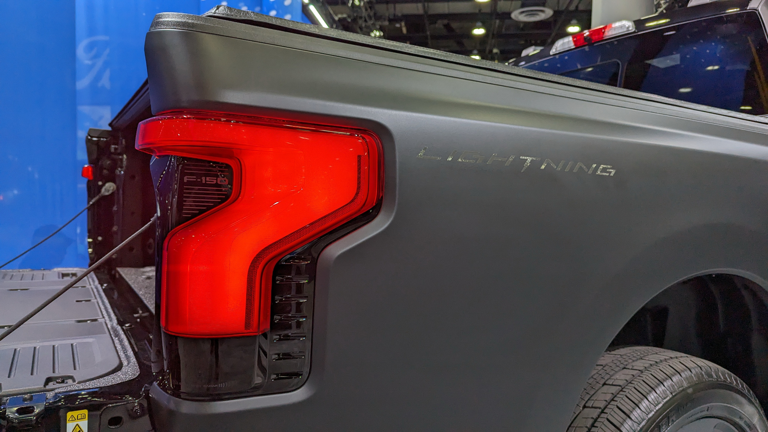 2024 Ford F-150 Lightning Dark 8