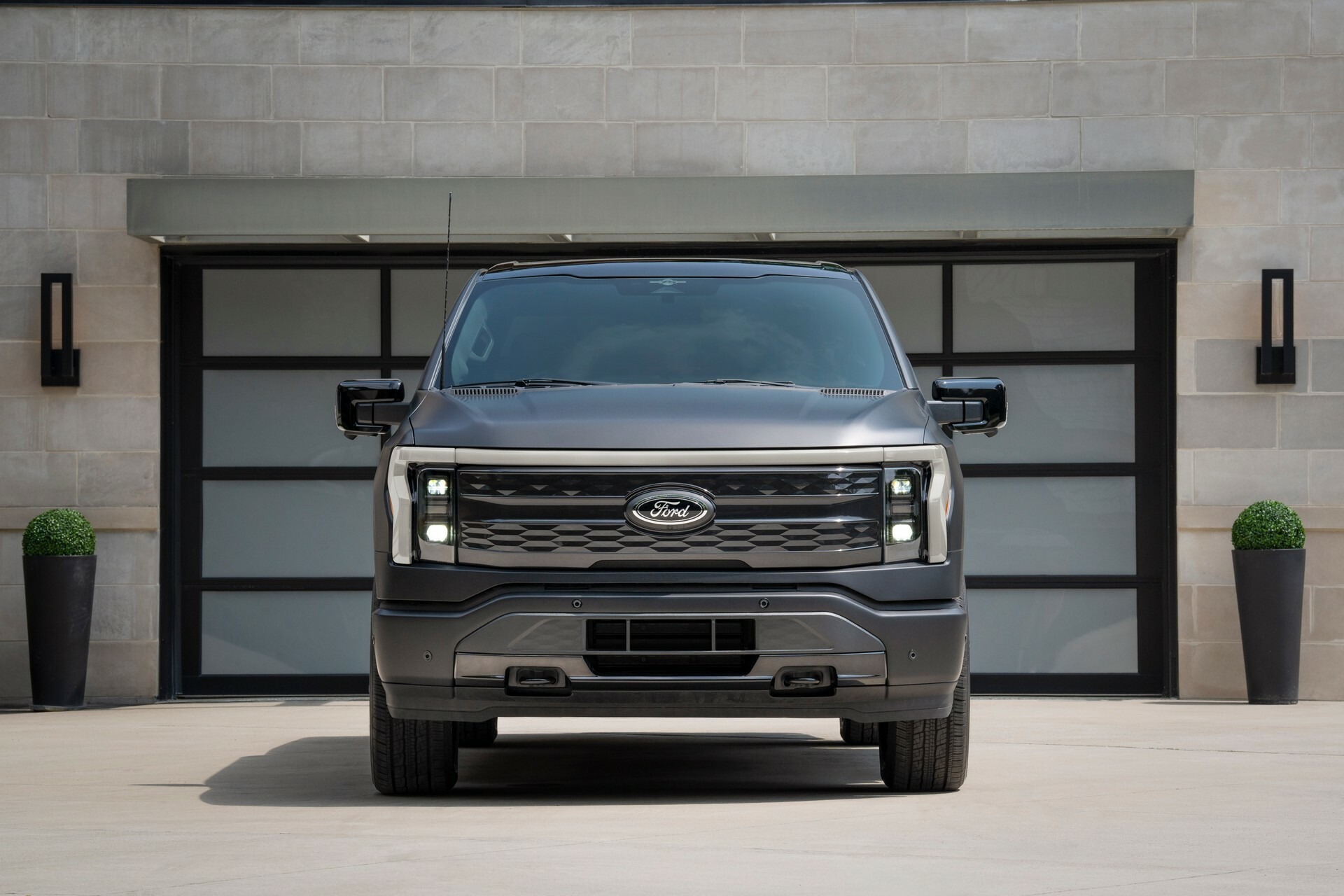 Ford F-150 Lightning Platinum Black 824 11