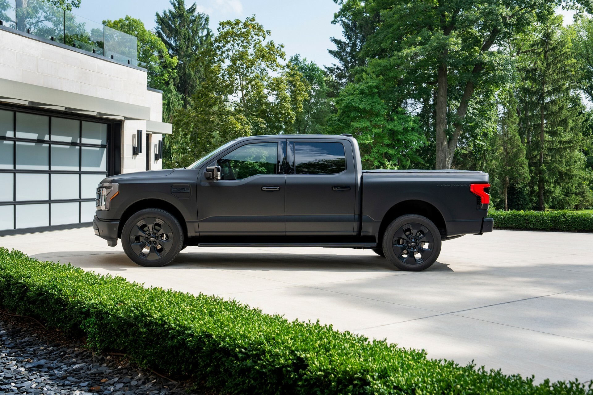 Ford F-150 Lightning Platinum Black 824 13