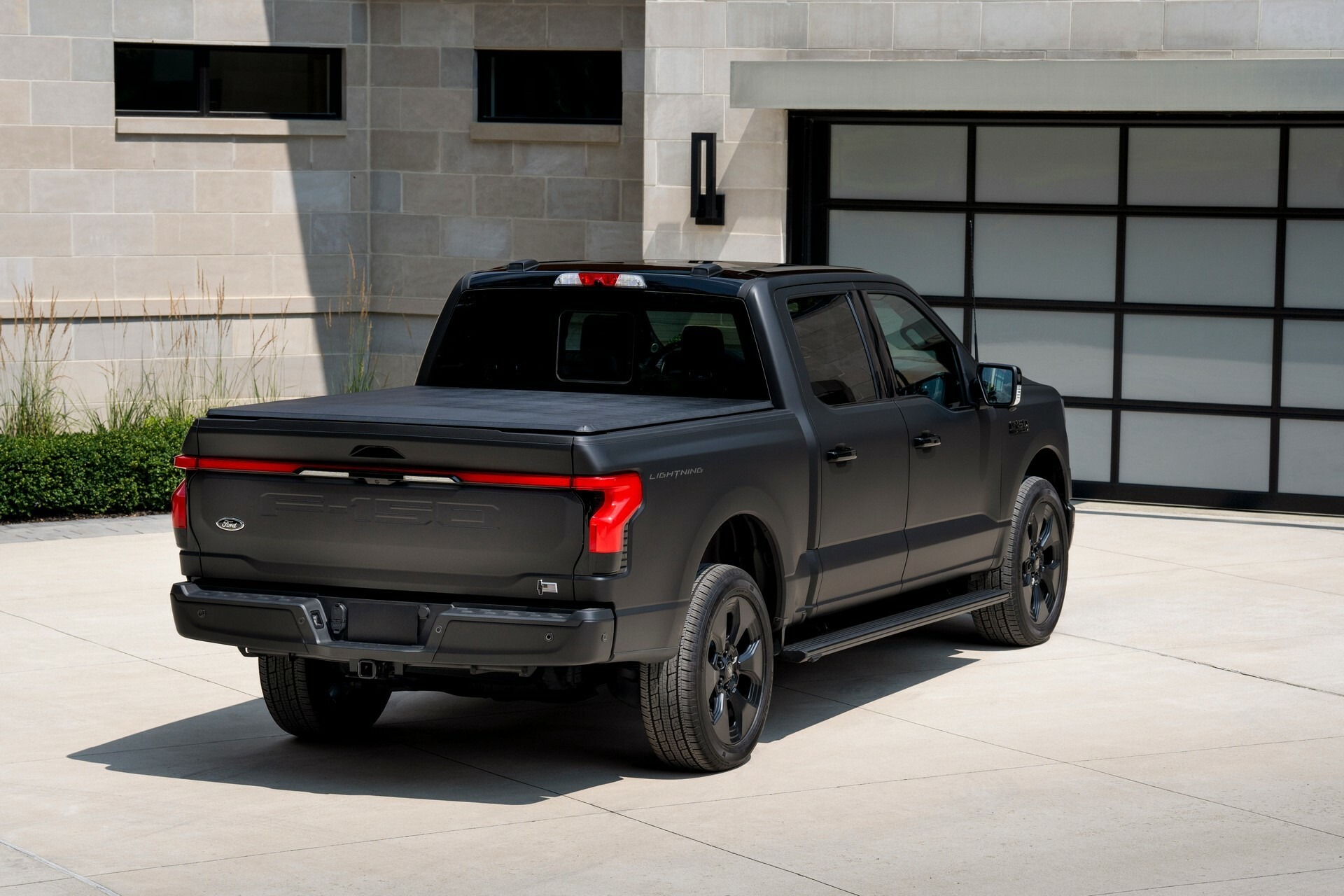 Ford F-150 Lightning Platinum Black 824 16