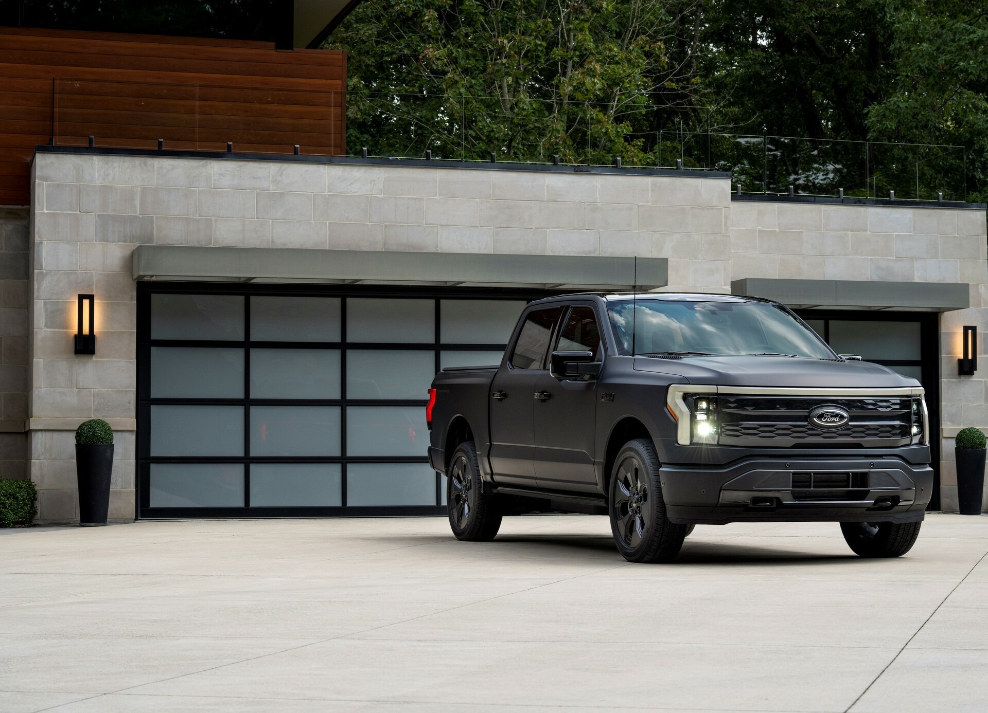 Ford F-150 Lightning Platinum Black 824 2