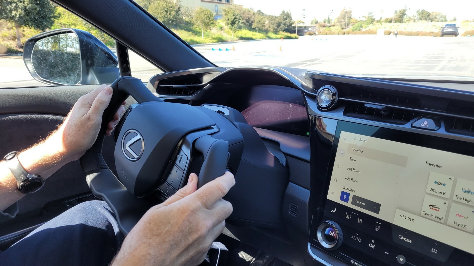 2023 Lexus RZ Yoke 7