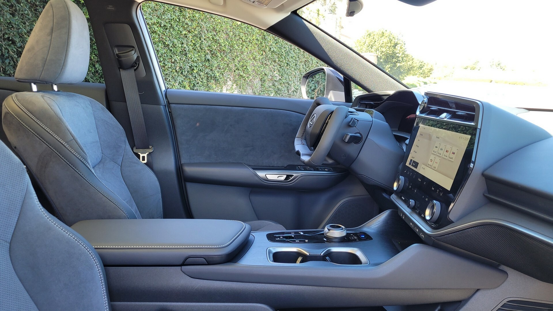2023 Lexus RZ Yoke 9